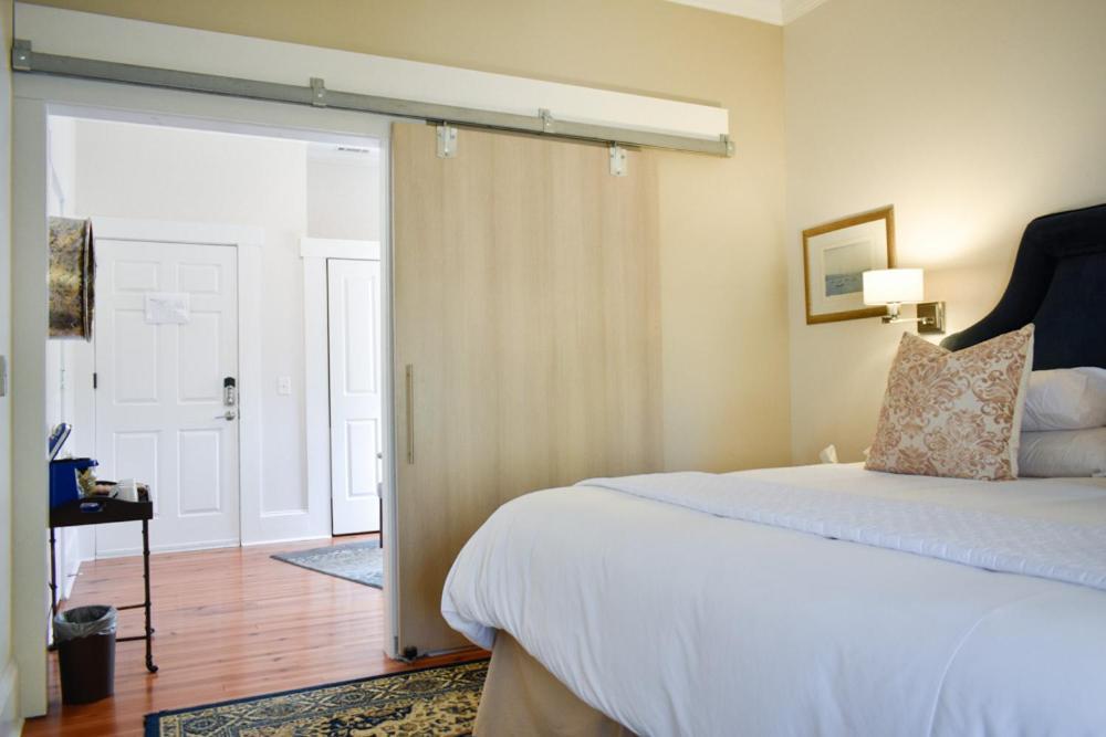 Sparrow Grove Manor Monroe Bilik gambar