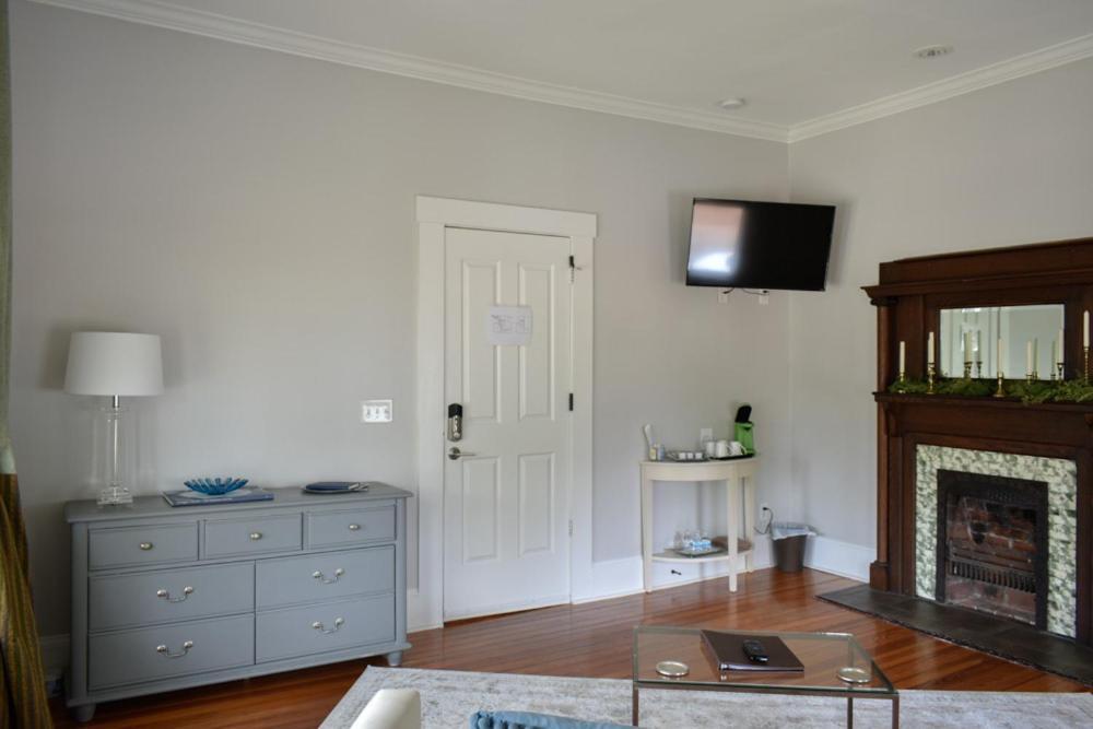 Sparrow Grove Manor Monroe Bilik gambar
