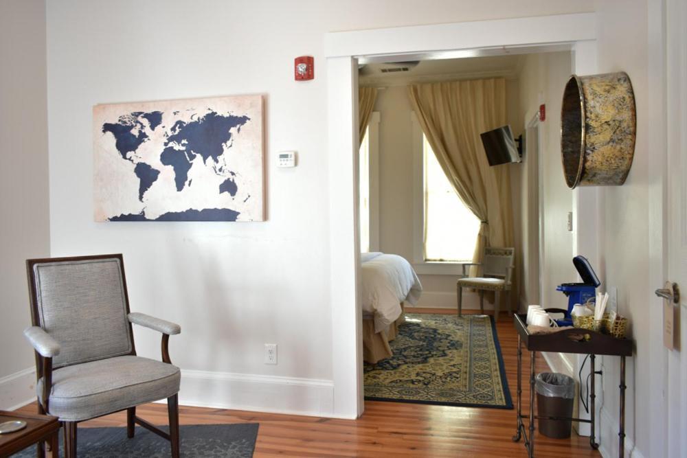Sparrow Grove Manor Monroe Bilik gambar