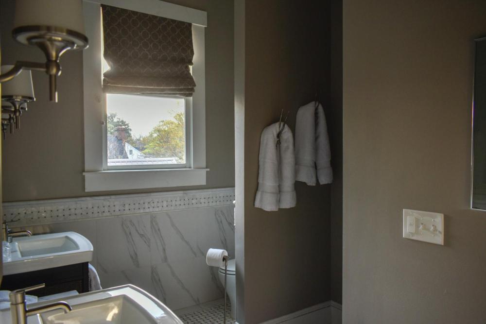 Sparrow Grove Manor Monroe Bilik gambar