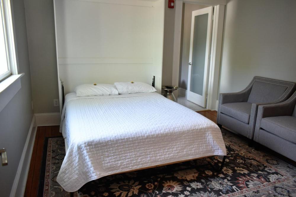 Sparrow Grove Manor Monroe Bilik gambar