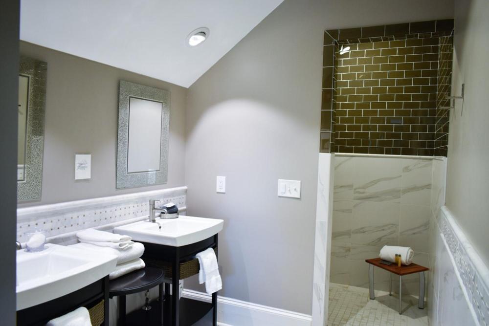 Sparrow Grove Manor Monroe Bilik gambar